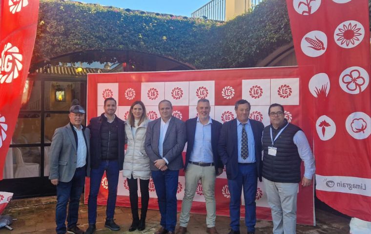 De izquierda a derecha: Paco Reyes (LG), José Manuel Caballero (TIMAC Agro), Mercedes de la Torre (LG), Pedro Paniagua (LG), Alberto de la Riva (LG), Pablo Toro (LG) y Javier Moreno (TRIVIUM agronomía y maquinaria)