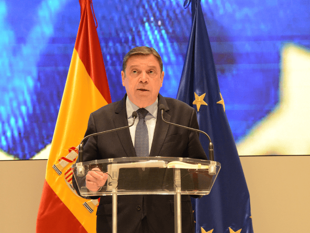 El Gobierno presenta un plan a los agricultores que recoge 43 medidas